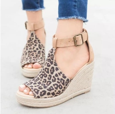 Straw wedge sandals