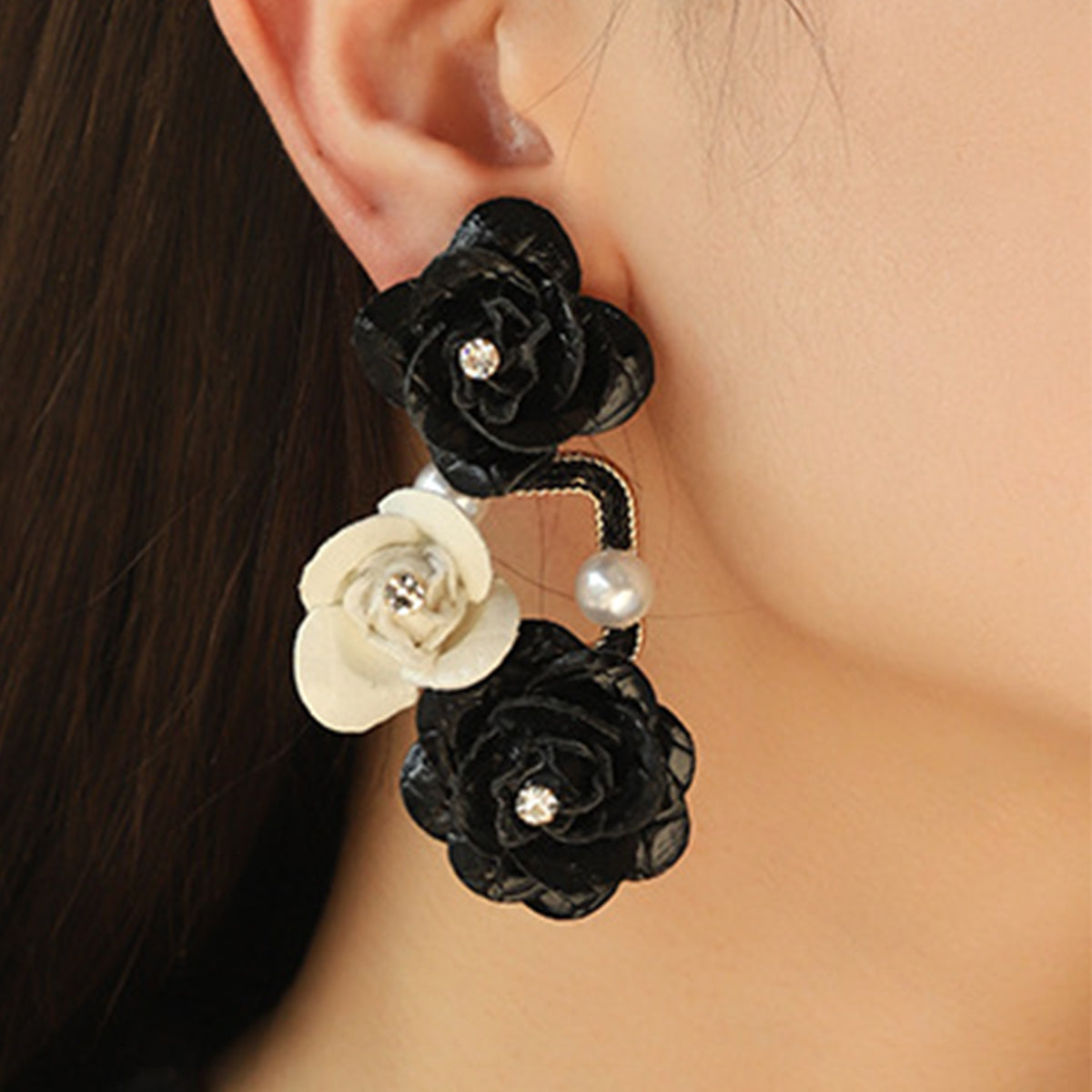 Boucles d'oreilles à fleurs en cuir PU avec strass