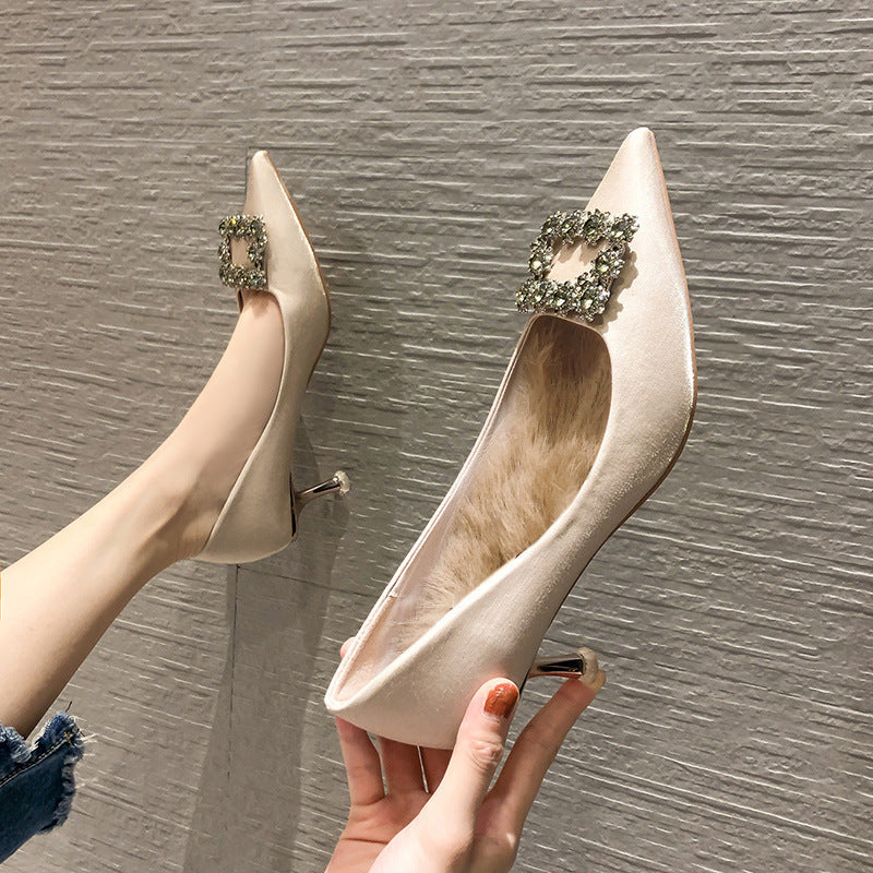 Chaussures à talons hauts en satin pour femmes de style dames