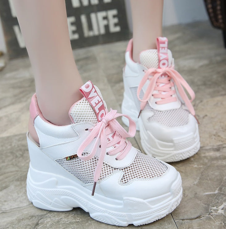 Net surface sponge cake shoes