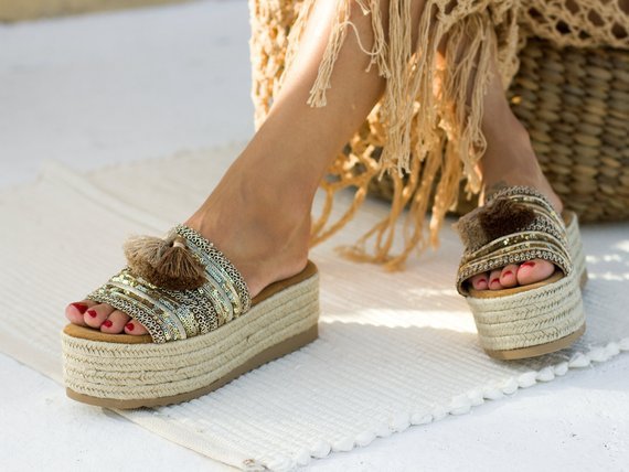 Nouveau produit Sandales et pantoufles à fond plat et épais pour femmes