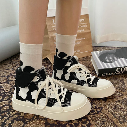 Zapatos de lona de caña alta para niñas con estampado de manchas de vaca