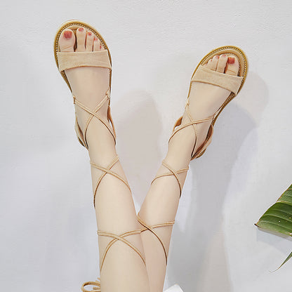 Sandalias planas con tiras bohemias para vacaciones en la playa