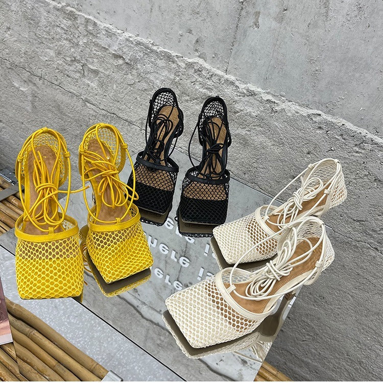 Nuevas sandalias de moda europea y americana de primavera con punta cuadrada transpirable de malla y tiras cruzadas para mujer, tacones de aguja 979-8