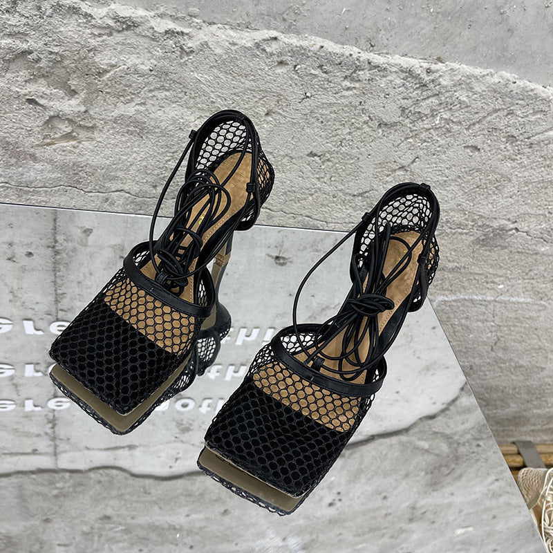 Nuevas sandalias de moda europea y americana de primavera con punta cuadrada transpirable de malla y tiras cruzadas para mujer, tacones de aguja 979-8