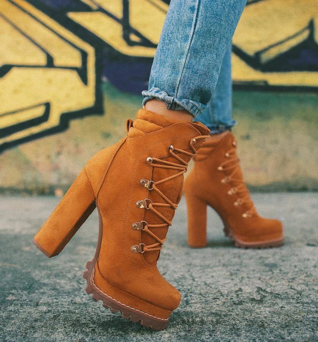 Botas cortas impermeables con plataforma y remaches de tacón ultra alto de estilo europeo y americano para mujer, nuevos productos de otoño e invierno