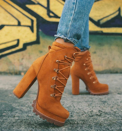 Botas cortas impermeables con plataforma y remaches de tacón ultra alto de estilo europeo y americano para mujer, nuevos productos de otoño e invierno