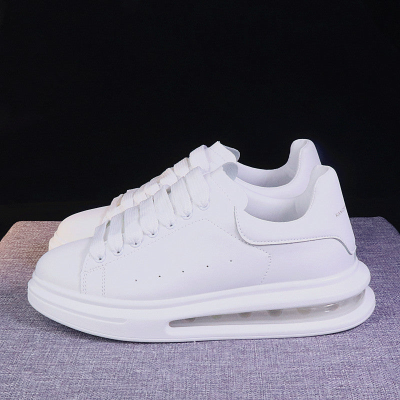 Chaussures blanches tendance, belles baskets, coussin d'air augmenté