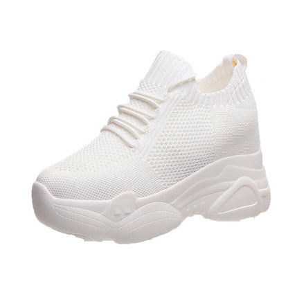 Rehausser les petites chaussures blanches pour femmes