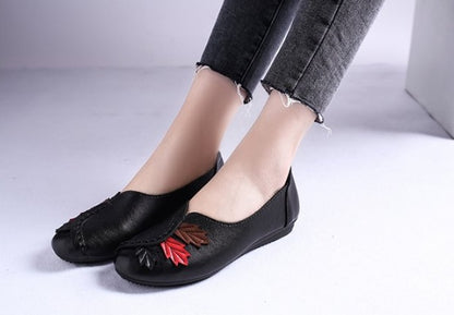 Embroidered comfortable mom shoes