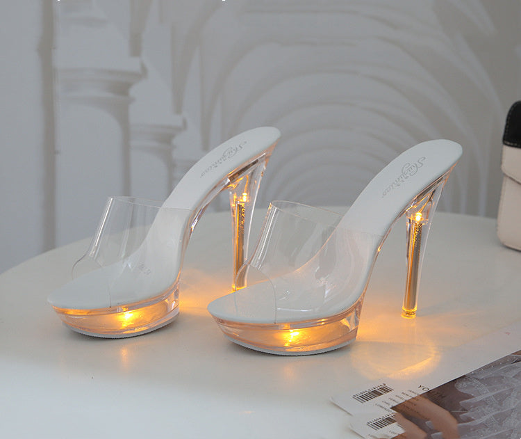 Zapatillas de mujer de moda con tacón alto y luminosas