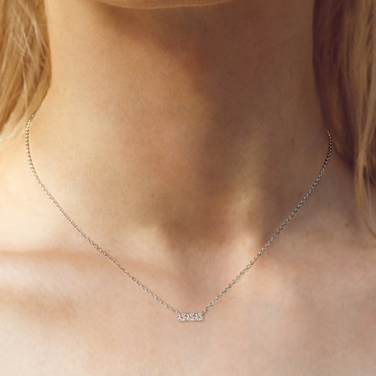 Collier de barre de moissanite incrusté en argent sterling 925