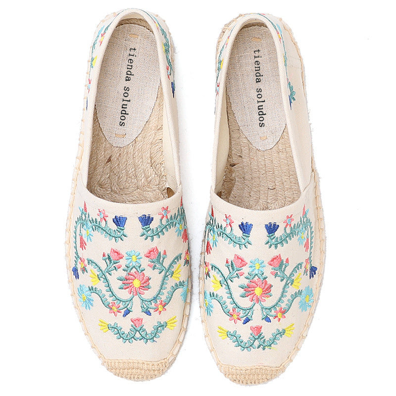 Fashionable women's canvas shoes