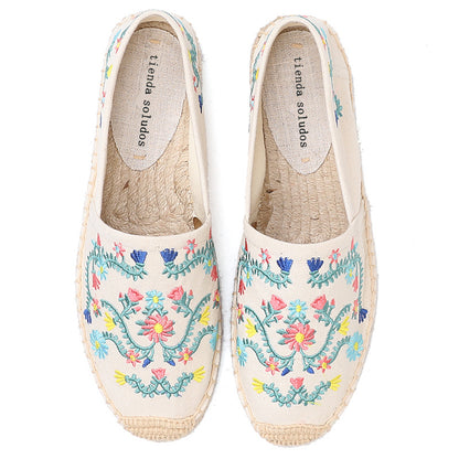 Fashionable women's canvas shoes