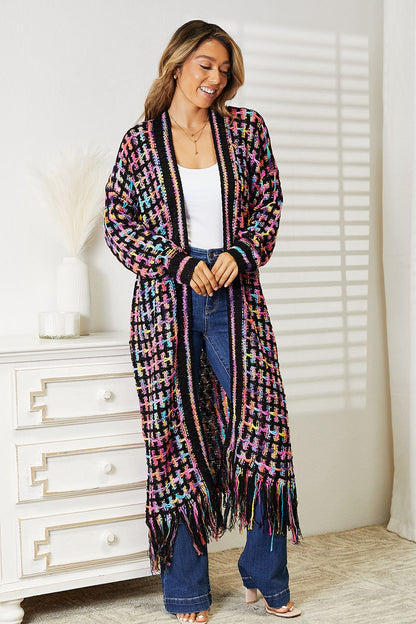 Cardigan multicolore ouvert sur le devant avec ourlet à franges pleine taille