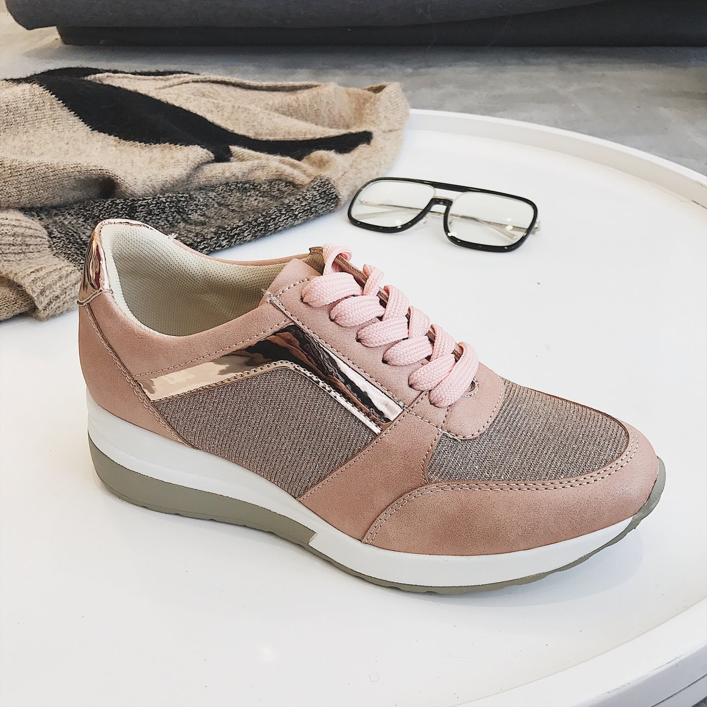 Zapatos sencillos estilo deportivo para mujer