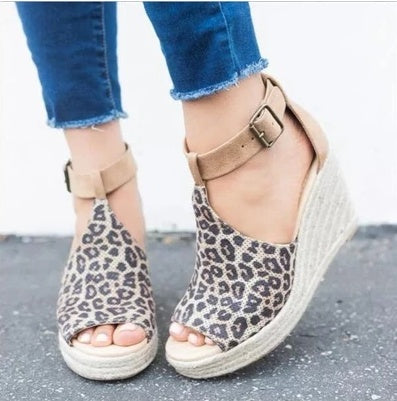 Straw wedge sandals