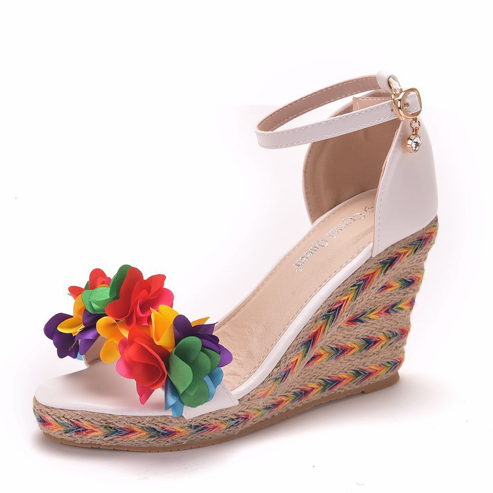 Sandalias de cuña con forma de boca de pez y flores de colores Sandalias de cuña blancas