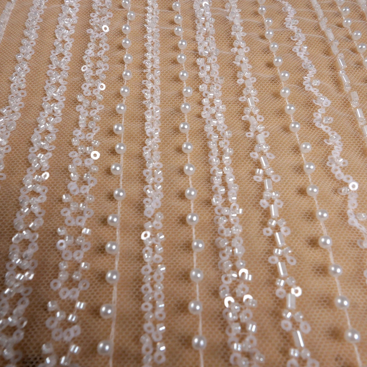 Dentelle de mariée tendance La Belleza, tissu en dentelle à lignes droites, tissu en dentelle pour robe de mariée perlée blanche 51'' de largeur 1 yard