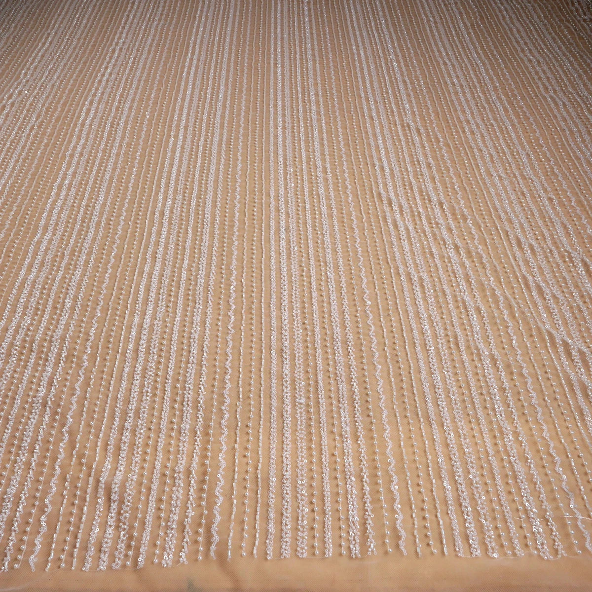 Dentelle de mariée tendance La Belleza, tissu en dentelle à lignes droites, tissu en dentelle pour robe de mariée perlée blanche 51'' de largeur 1 yard