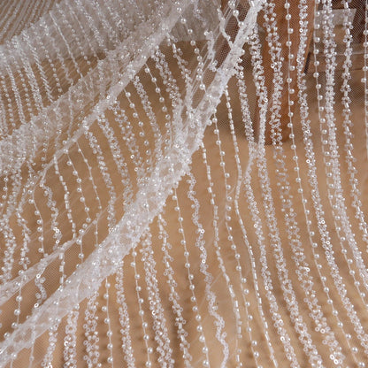 Dentelle de mariée tendance La Belleza, tissu en dentelle à lignes droites, tissu en dentelle pour robe de mariée perlée blanche 51'' de largeur 1 yard