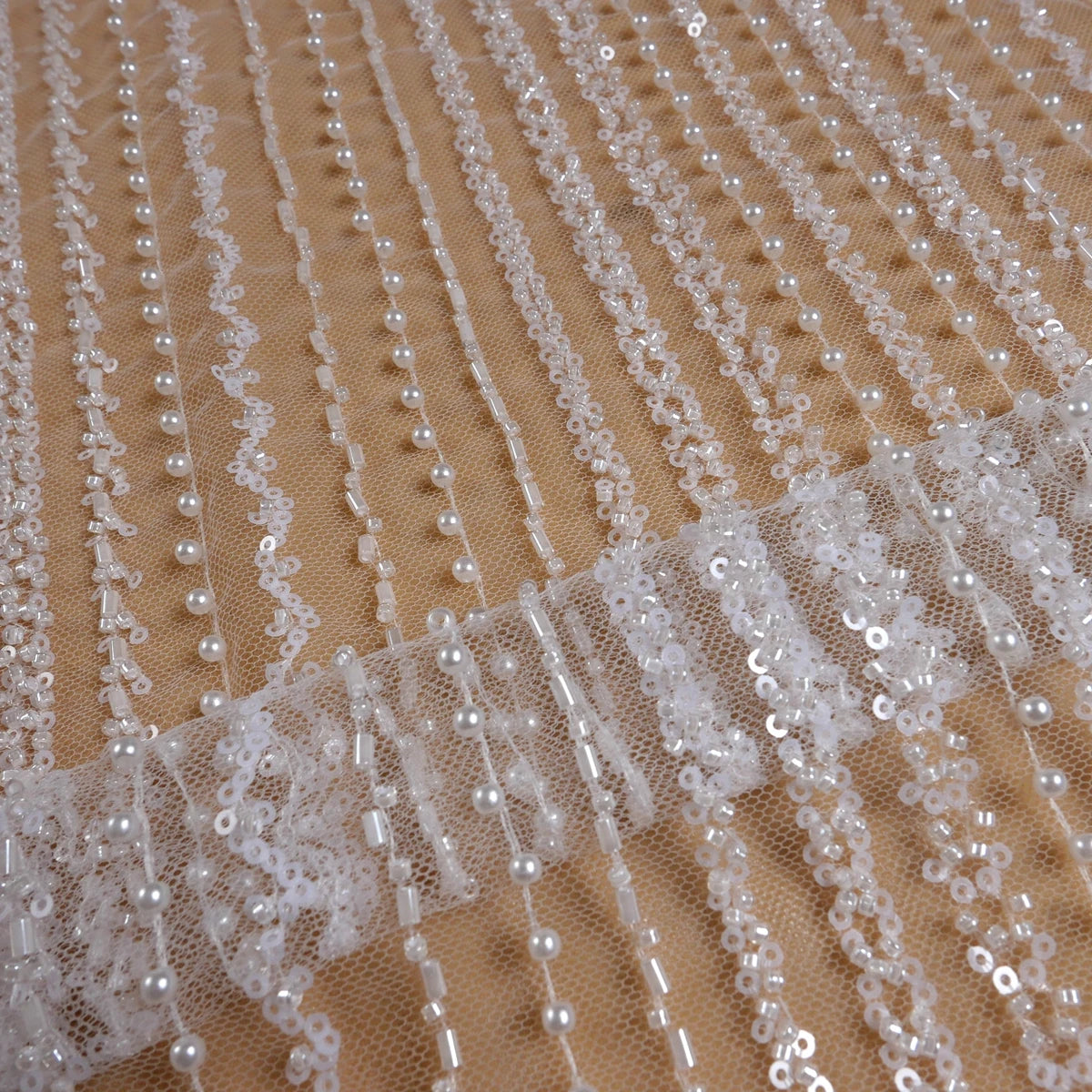 Dentelle de mariée tendance La Belleza, tissu en dentelle à lignes droites, tissu en dentelle pour robe de mariée perlée blanche 51'' de largeur 1 yard