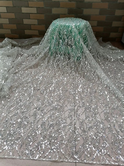 Dentelle en maille perlée blanche française Tissu brodé de perles argentées de haute qualité Afrique Nigéria Dentelle / Robe de soirée Robe de mariée de fête