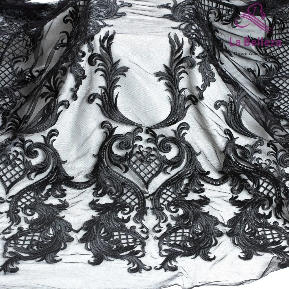 Tissu en dentelle pour robe de mariée en polyester blanc cassé/noir sur maille La Belleza, broderie épaisse, 1 yard, 51" de largeur