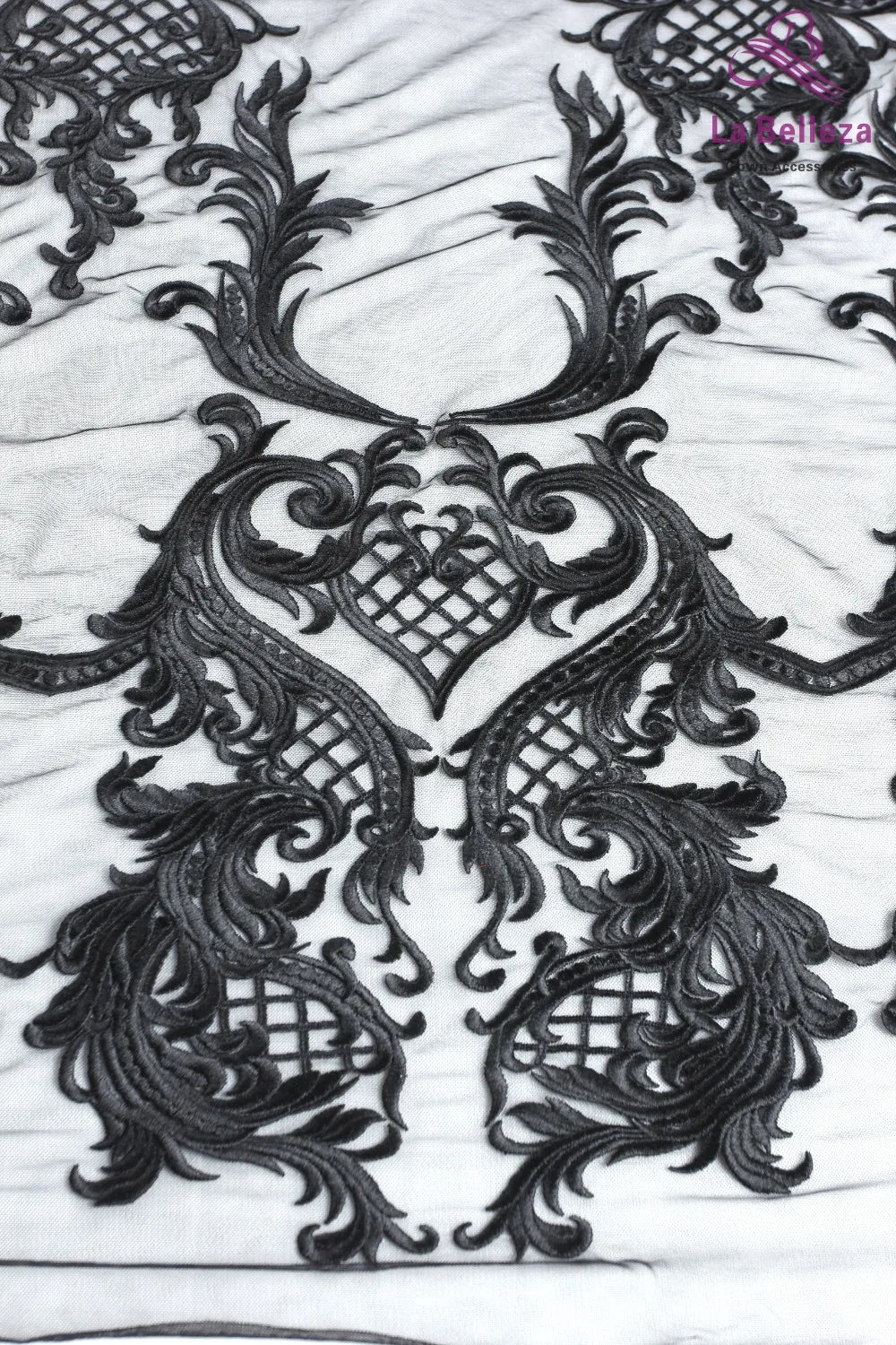 Tissu en dentelle pour robe de mariée en polyester blanc cassé/noir sur maille La Belleza, broderie épaisse, 1 yard, 51" de largeur