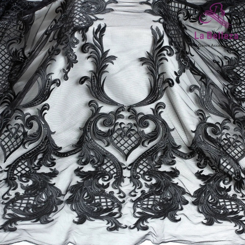 Tissu en dentelle pour robe de mariée en polyester blanc cassé/noir sur maille La Belleza, broderie épaisse, 1 yard, 51" de largeur