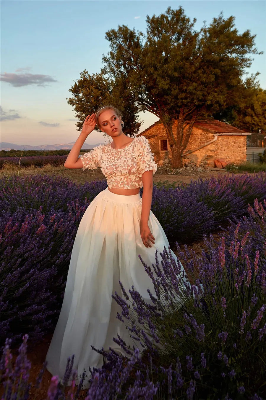 Robe de mariée deux pièces style bohème, col rond, appliques en dentelle 3D, mousseline de soie, manches courtes, robes de mariée de campagne, longueur au sol