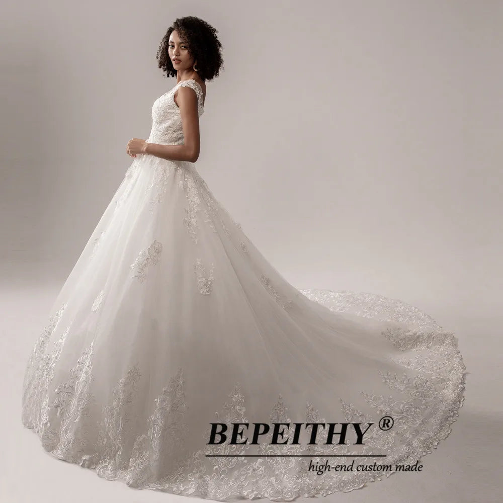 BEPEITHY Wedding Dresses For Women Court Train Scoop Sleevless Lace A-Line Bridal Gowns Graceful Bride Plus Size Wedding Dress