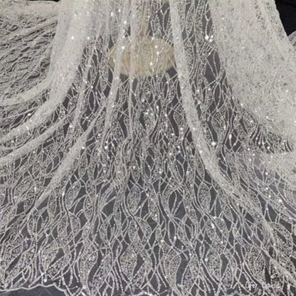 Dentelle en maille perlée blanche française Tissu brodé de perles argentées de haute qualité Afrique Nigéria Dentelle / Robe de soirée Robe de mariée de fête