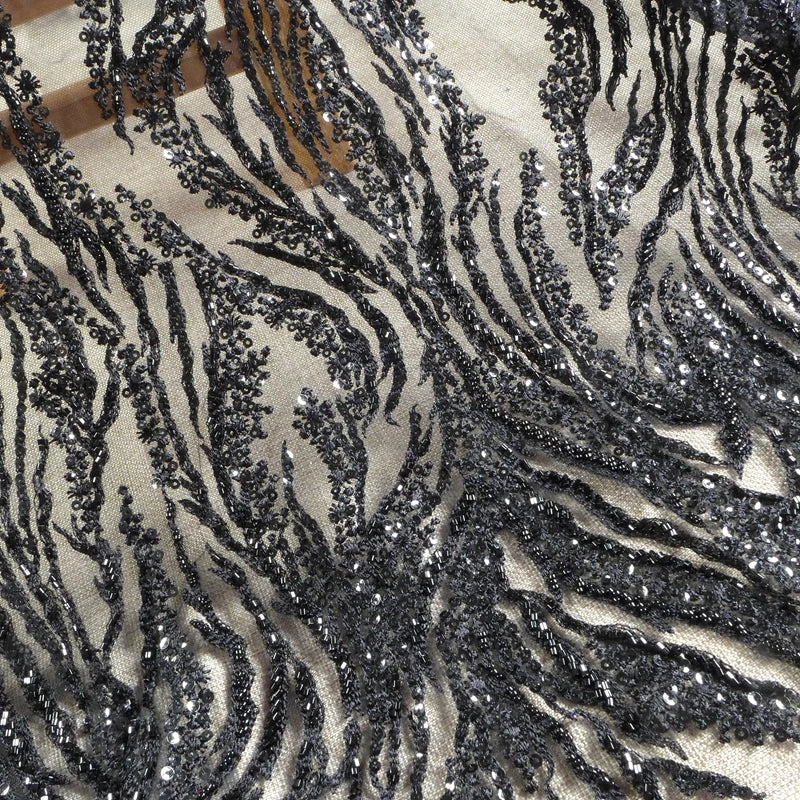 Tissu brodé de paillettes et de perles blanches nobles pour robes de mariée en dentelle