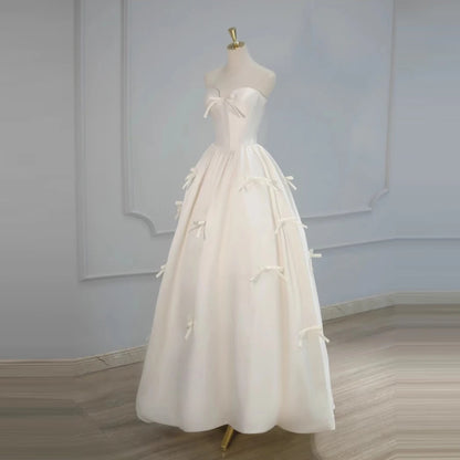 Esmoquin de satén sencillo y elegante Vestido de fiesta clásico Vestido de novia blanco sin tirantes con lazo Estilo corsé personalizado