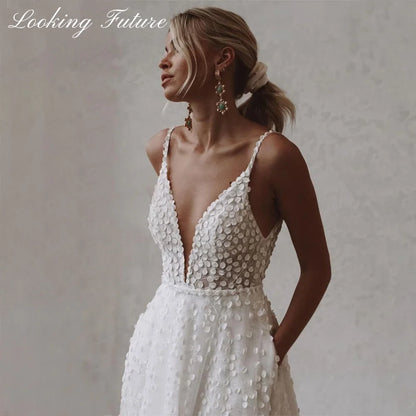 Elegant Tulle Wedding Dresse With Pocket Deep V-Neck Spaghetti Strap Bridal Gowns Beach Open Back Vestido de Novia Sweep Train