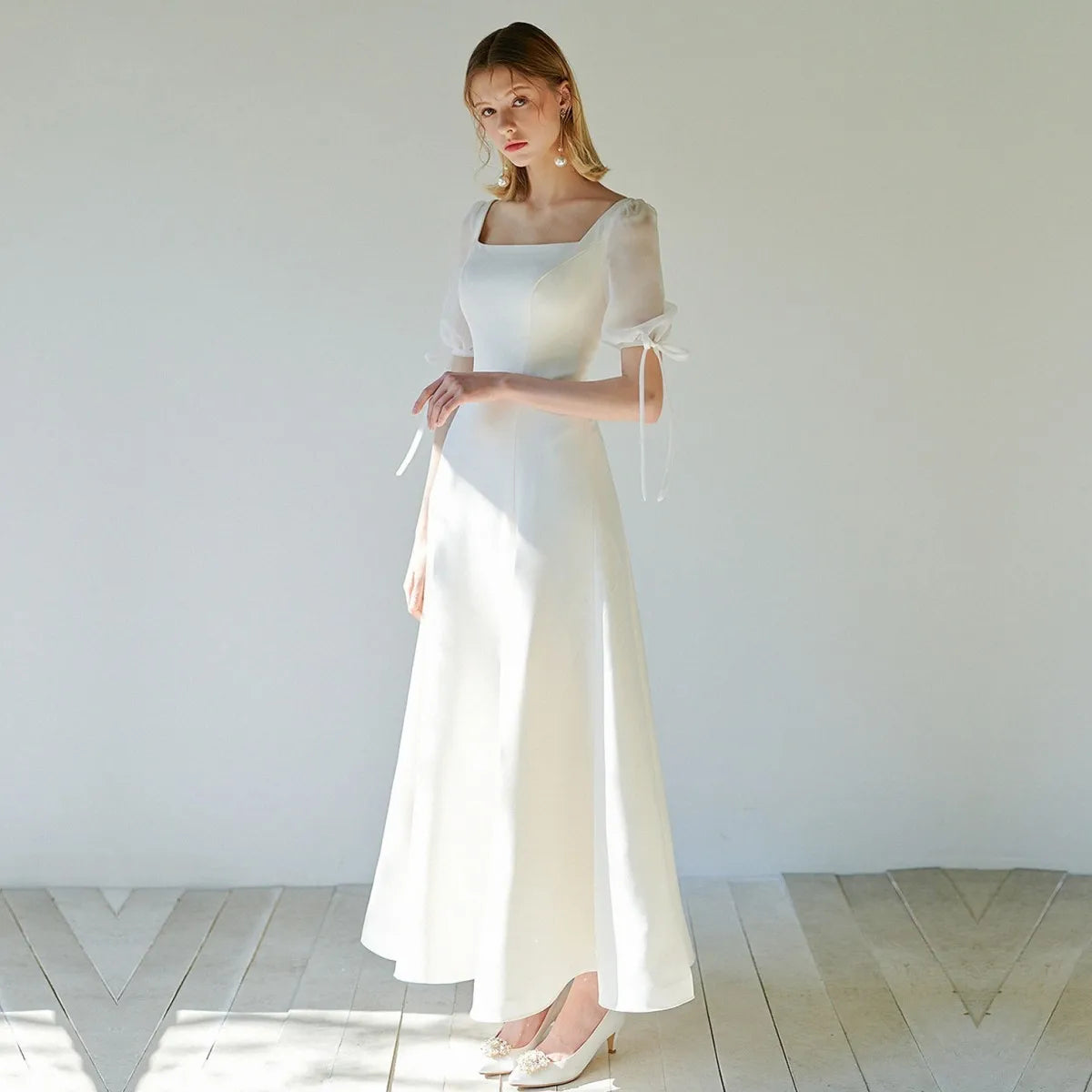 Robe de mariée en satin A-line à col en V et dos transparent à manches courtes pour femmes, grande taille, robe de princesse