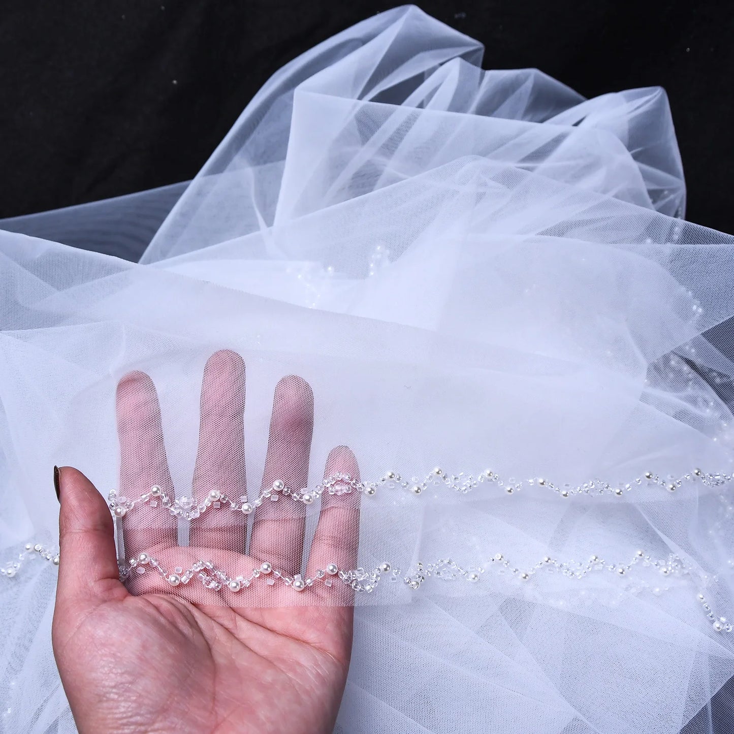 v121 Drop Bridal Veil Crystal Edge Bride Wedding Veil 2 Tier Hip Length Pearls Beaded Wedding Dresses Accessories Cover Face