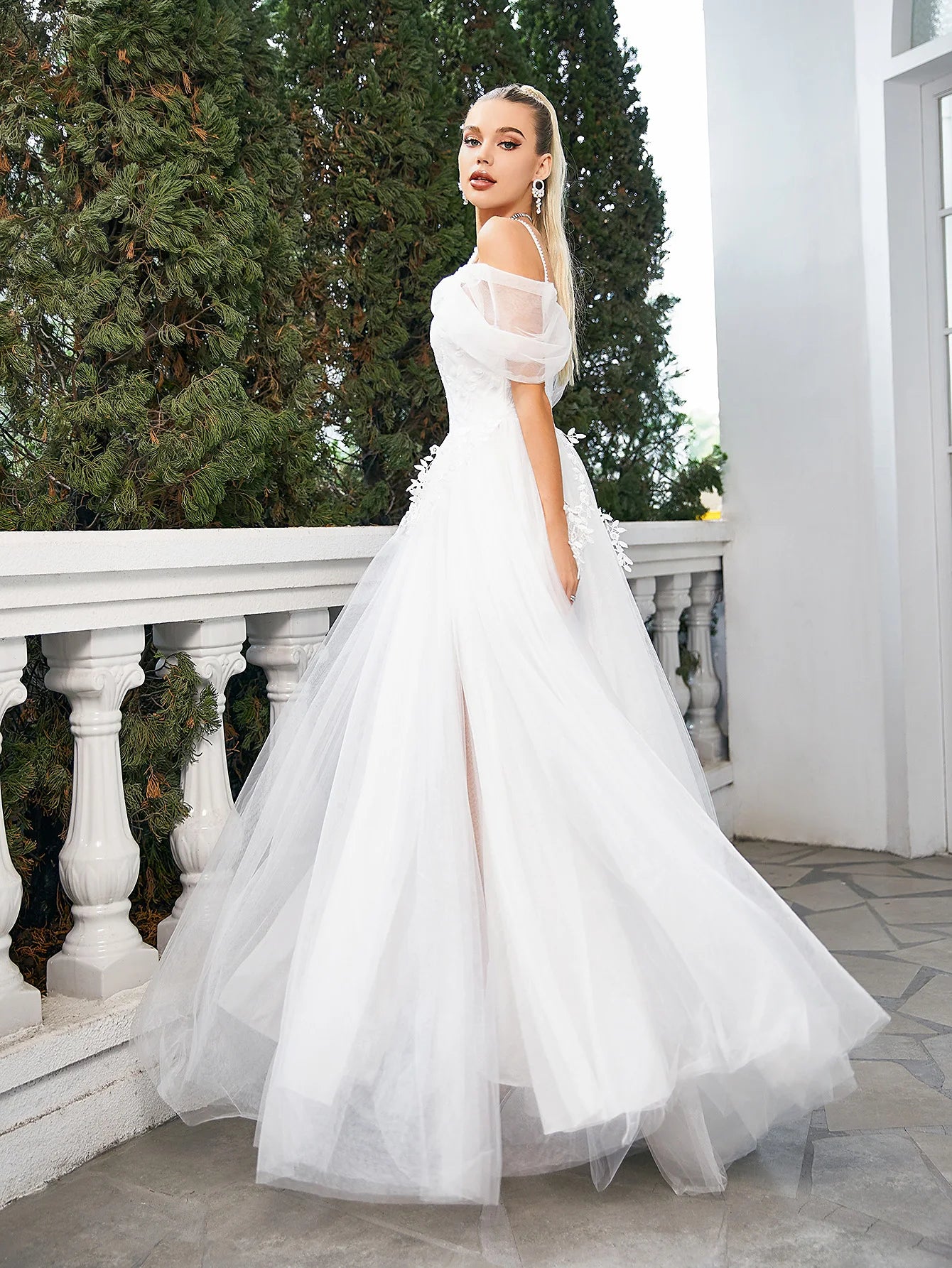 Robe de mariée longue en tulle avec bretelles et épaules dénudées pour femme 2024