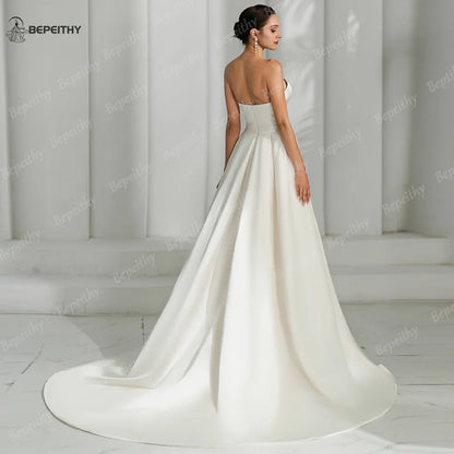 BEPEITHY Vestidos de novia de satén marfil de corte A para mujer 2024 Vestido de novia bohemio de novia blanco con escote en forma de corazón y abertura alta