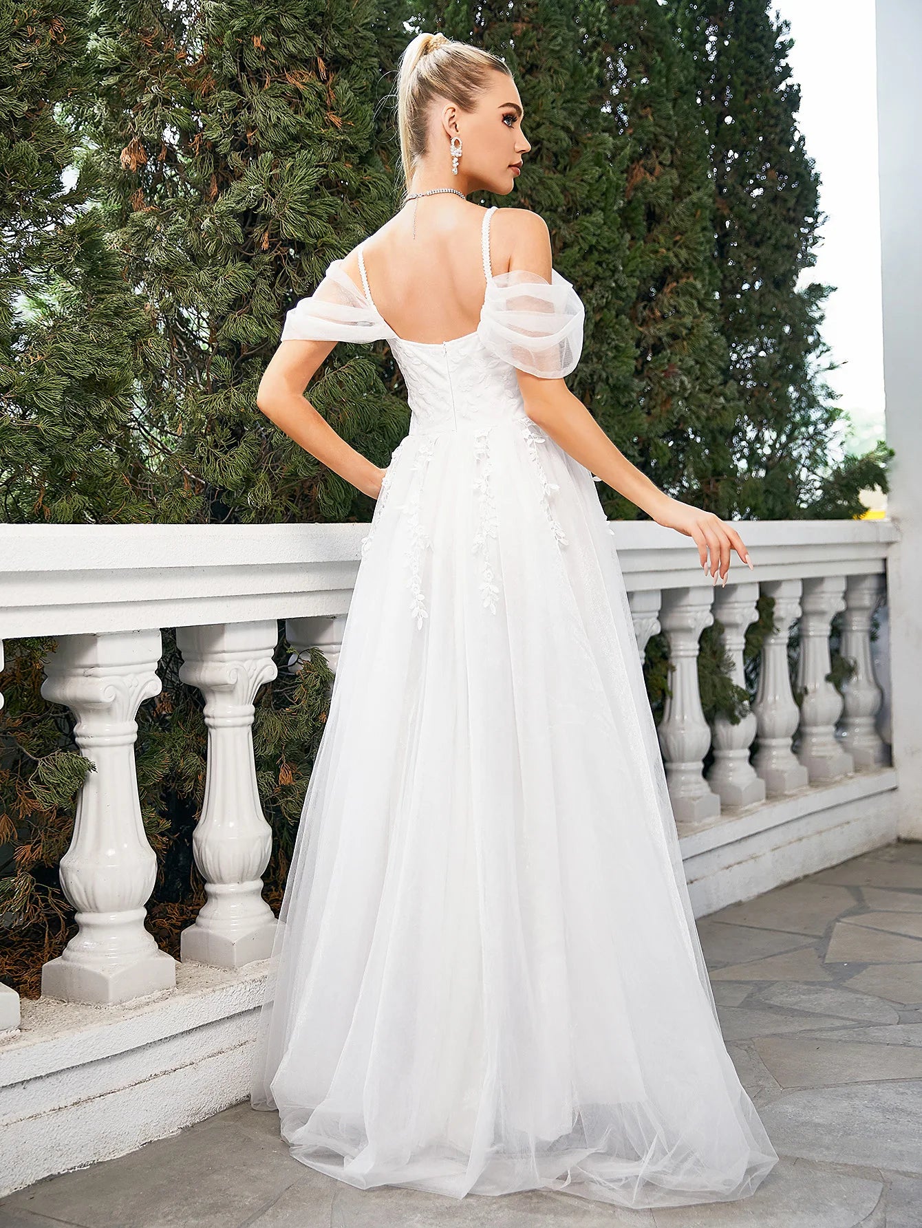 Women's Off-the-Shoulder Suspender Bridal Wedding Dress 2024 Lace Appliqué Long Tulle Bridal Dress