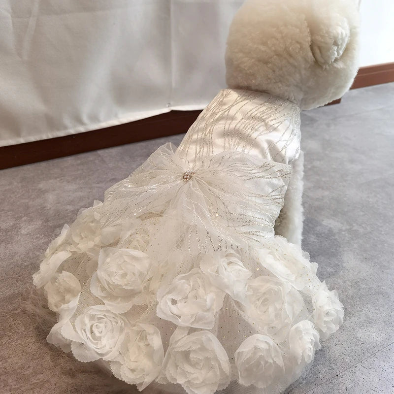 Vestido de diseño de lujo para cachorros para novia, traje de boda para niña, color blanco y rosa, disfraz formal con encaje y flores rosas, ropa para perros pequeños