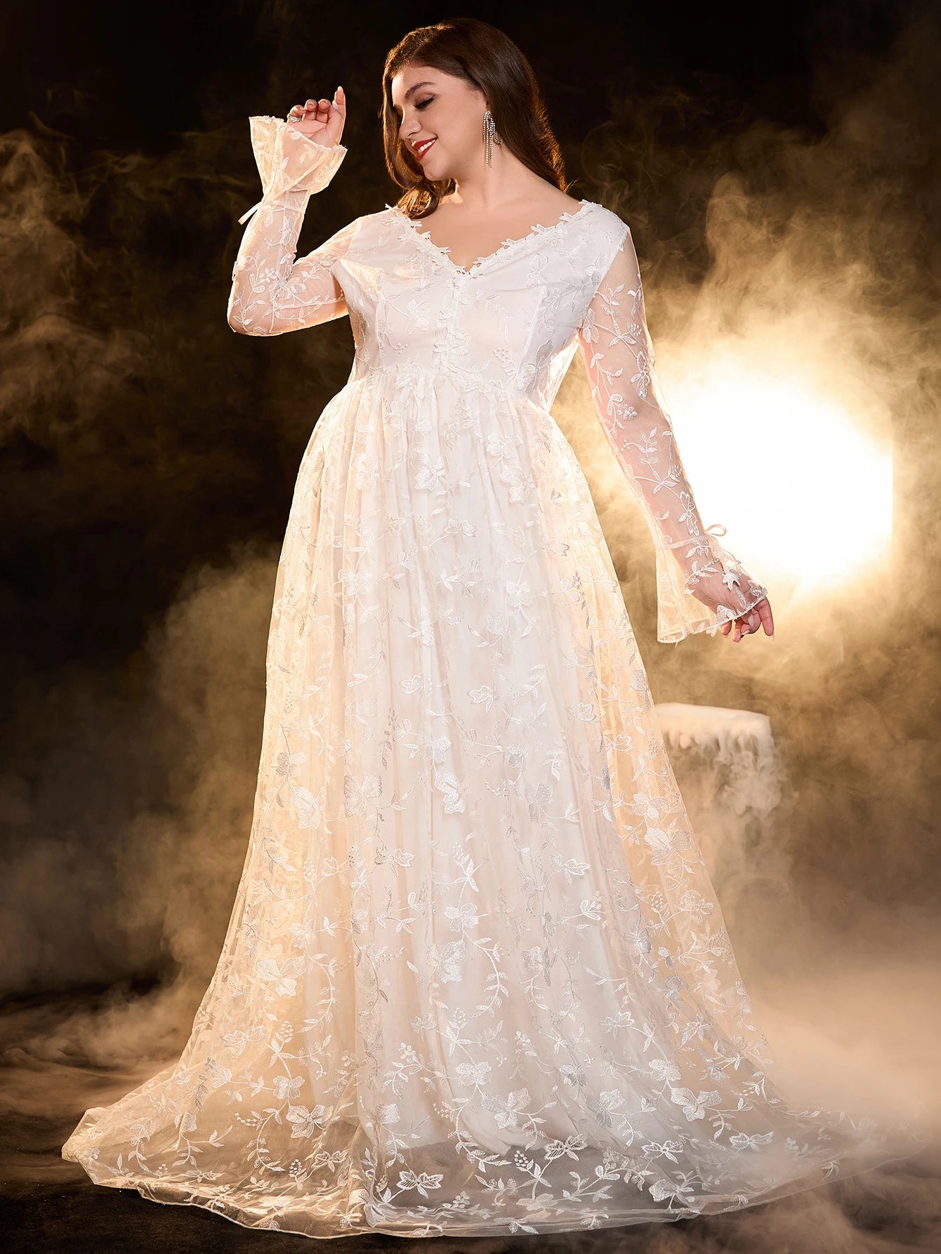 Elegant A-line Plus Size Women's Wedding Dress with Lace Appliqué Tulle Bridal Dress 2024