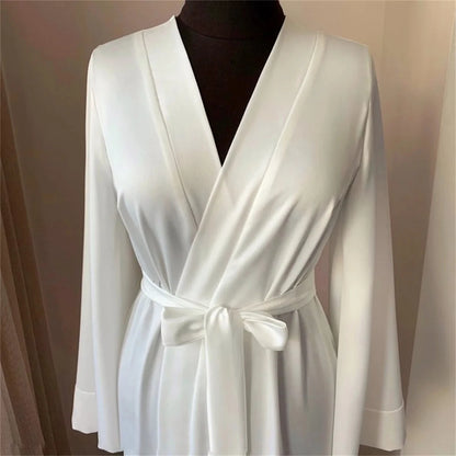 Robe de mariée en soie douce blanche avec ceinture, robe de chambre à manches longues, peignoirs de mariage, vêtements de nuit pour femmes, boudoir