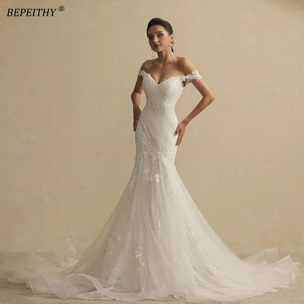 BEPEITHY Robe de mariée de luxe à col en V pour femmes 2022 Train chapelle Dos ouvert Sexy Manches longues Robe de mariée princesse