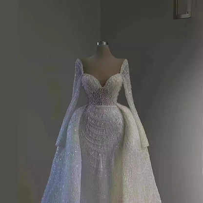 Robes de mariée blanches de luxe avec perles et traîne amovible, robes de mariée sirène à manches longues et décolleté en cœur