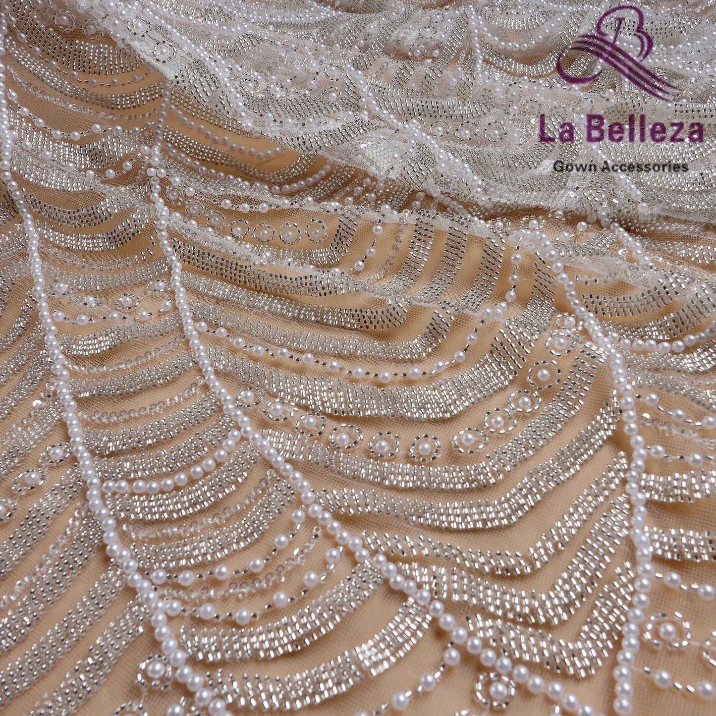 Accessoires de costume de robe de mariée en tissu de perles de machine à perles blanches ondulées en argent blanc cassé