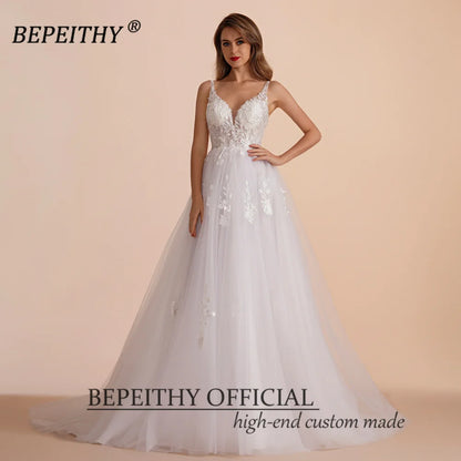 BEPEITHY Robe de mariée de plage en dentelle blanche A Line 2023 Robes de mariée sans manches mariée col en V balayage train Boho robe de mariée