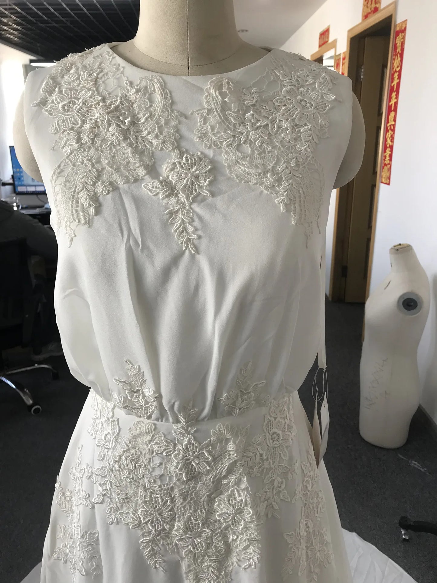 CloverBridal Loose Bodice robe de mariée for Women Modern O Neck Sleeveless A-line Lace Appliques +Chiffon Stock 웨딩드레스 8043