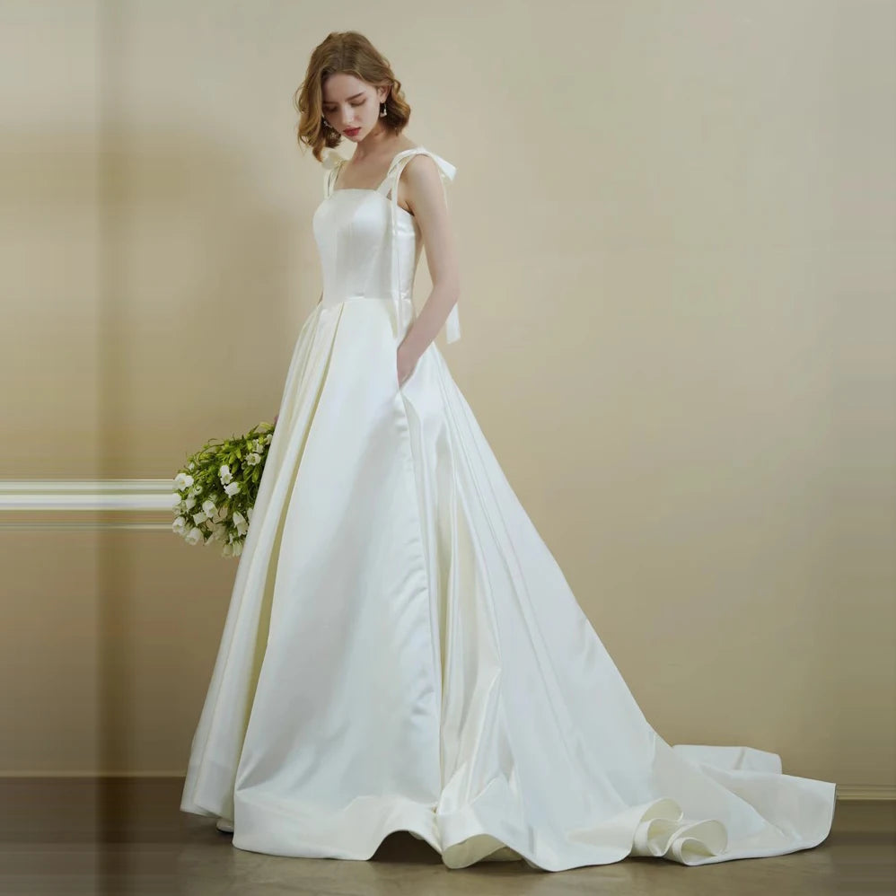 Robe de mariée simple en satin classique à bretelles spaghetti sans manches et col carré, robe de mariée sexy dos nu, courte, ligne A, avec nœud